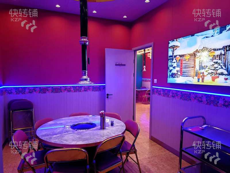 大嶺山“金地格林‘烤肉店轉(zhuǎn)讓/可招租【路口轉(zhuǎn)角位置、正對金地格林小區(qū)、精裝修、周邊小區(qū)環(huán)繞】