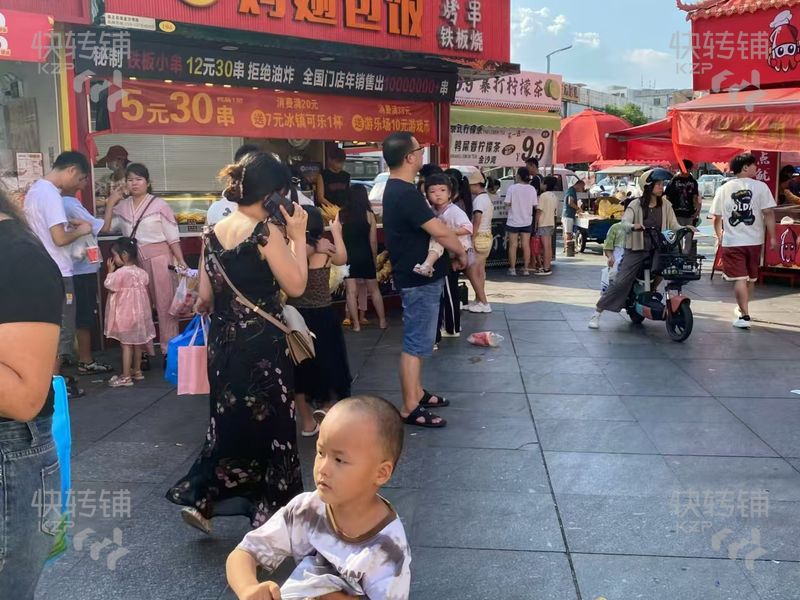 無轉(zhuǎn)讓費！！！石龍金沙灣購物廣場正門口小吃店轉(zhuǎn)讓【旁邊西湖綜合市場、小區(qū)樓盤多、屬于夜市街，人流量大】
