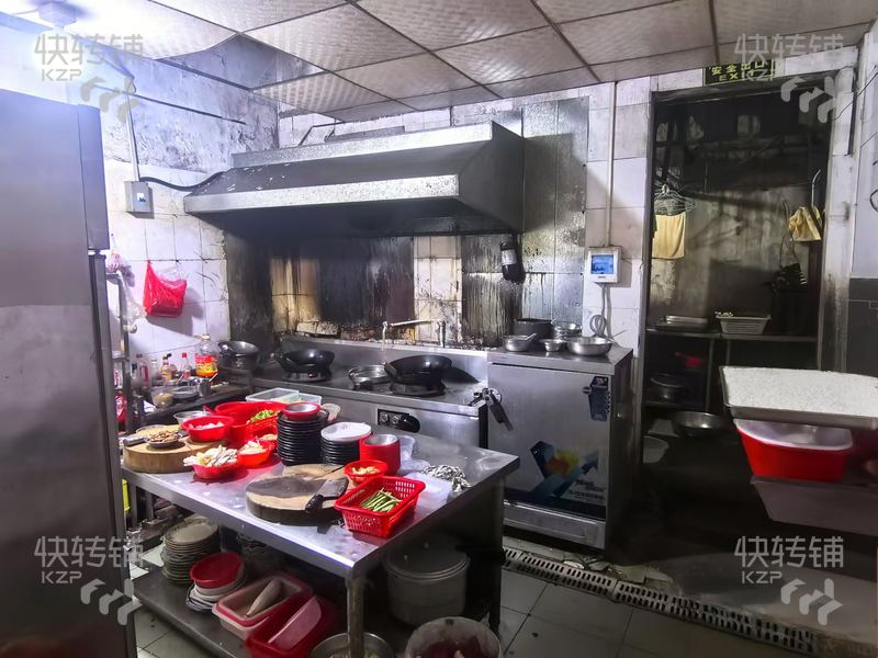 低價急轉 東坑東興中路‘四季廣場對面’木桶飯轉讓 可空轉 【鎮中心熱鬧街，人流量大，對面天虹，后面萬和，一棟三層樓，適合做任何行業】