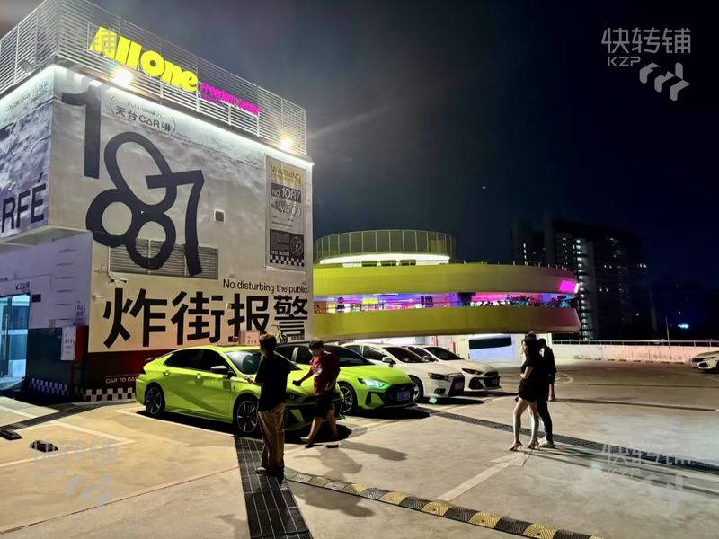 南城體育路‘汽車文化’潮流咖啡廳轉讓【網紅天臺+汽車+咖啡模式、客戶多、場地大、寫字樓、住宅區、商場多】