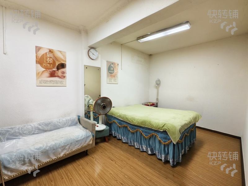 樟木頭中惠香樟綠洲‘烤肉店’轉(zhuǎn)讓【萬(wàn)人成熟小區(qū)底商、對(duì)面加州陽(yáng)光海岸花園、穩(wěn)定客源】