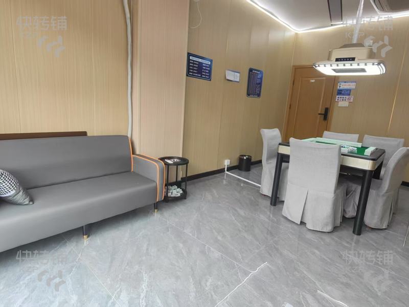 南城宏遠‘自助棋牌室’轉讓【周邊商業繁榮、門口大型停車場、小區公寓住宅、寫字樓環繞、租金便宜】