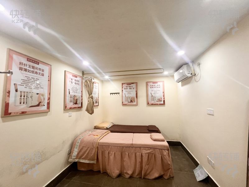 寮步萬科城市高爾夫花園眼鏡店轉讓【小區內鋪，萬里挑一，小區里面有學校，小孩子多，很適合做教培行業】
