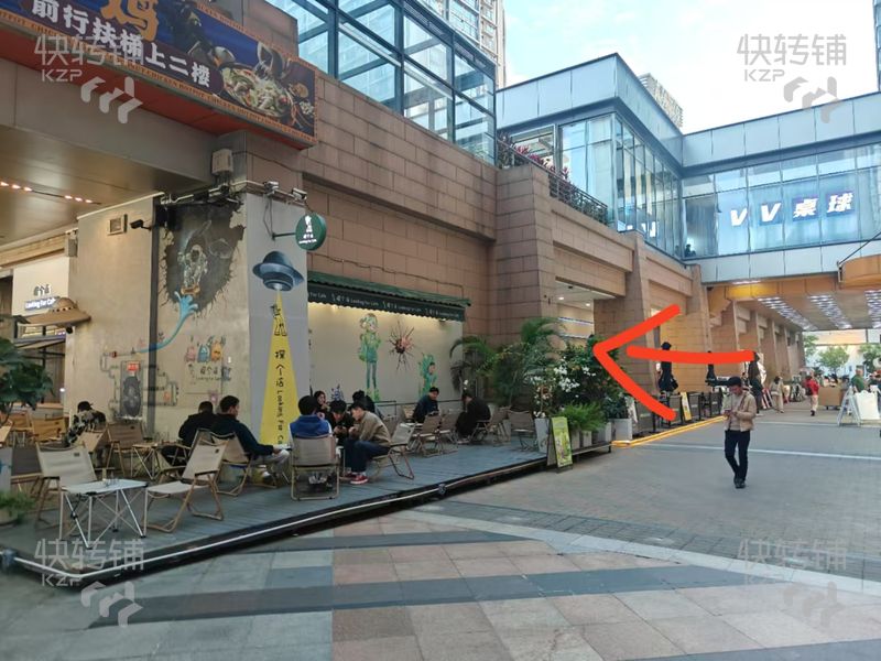 南城‘匯一城’輕食沙拉店轉讓【處CBD商圈，挨著鴻福路地鐵口，旺季月可做6萬左右、帶技術，可空轉！】