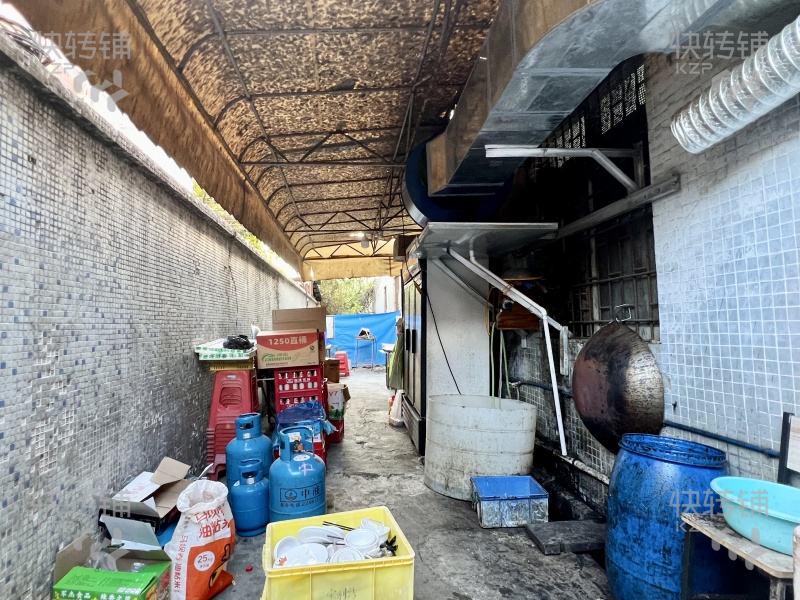 中堂‘吳家涌廣場旁’餐飲店轉讓【附近廣場、工廠住宅集中，旁邊吳家涌廣場、人流量巨旺，可外擺】