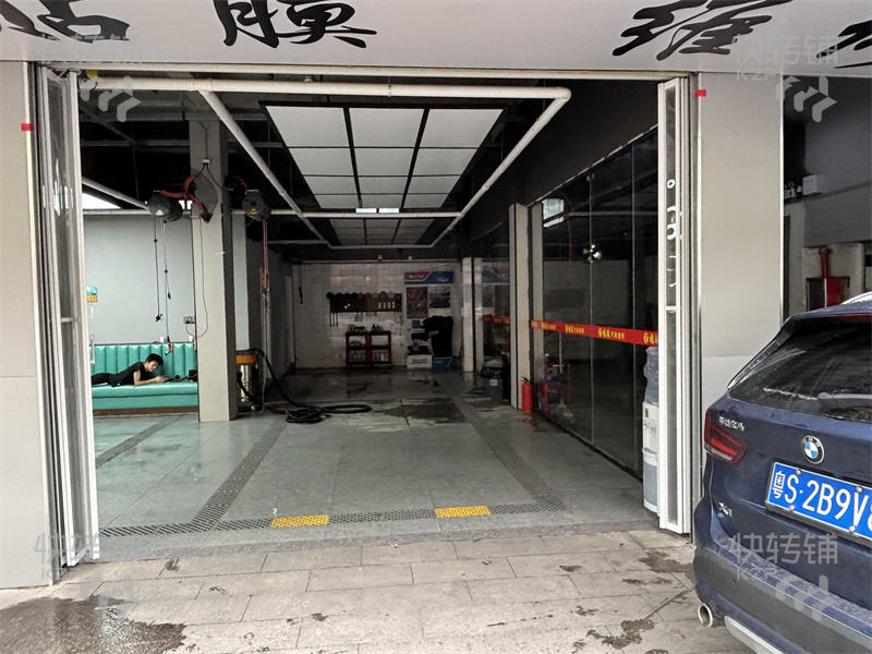 看店提前联系！南城“广彩城”汽车美容维修店转让【全新精装修，附近小区、4S车行多、客源稳定、同行接手即可营业】