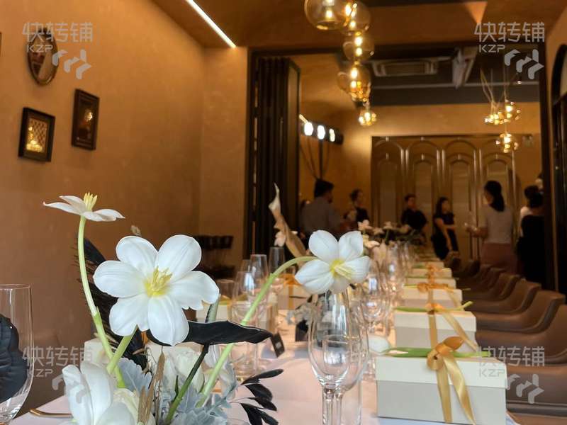 東城新世界花園西餐廳轉讓【上下兩層、精裝修、富人區(qū)，靠近酒吧街、星河傳說】