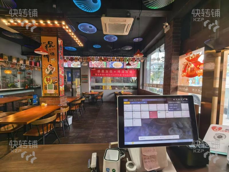 石龍鎮(zhèn)西湖西路客運(yùn)站燒烤店轉(zhuǎn)讓【緊挨著過街天橋，客運(yùn)站，旁邊是金沙灣購(gòu)物廣場(chǎng)，消費(fèi)力強(qiáng)】