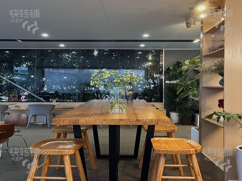大朗‘富民中路’网红咖啡馆/餐厅转让【大润发、长盛广场、大和购物广场对面、镇中心商圈、消费集中】