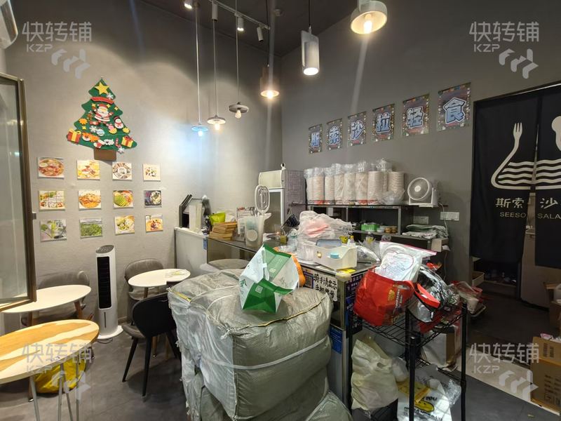 南城‘匯一城’輕食沙拉店轉讓【處CBD商圈，挨著鴻福路地鐵口，旺季月可做6萬左右、帶技術，可空轉！】