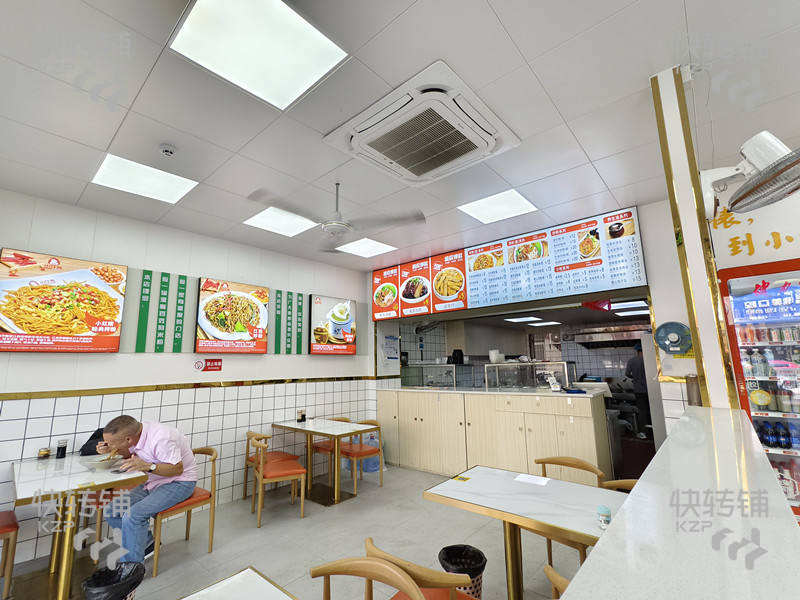 深圳龙岗四联路餐厅转让【正对面隆盛花园、学校、住宅集中、加盟行业店铺多】