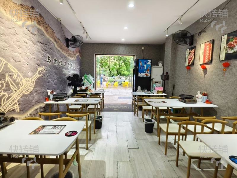 樟木頭中惠香樟綠洲‘烤肉店’轉(zhuǎn)讓【萬(wàn)人成熟小區(qū)底商、對(duì)面加州陽(yáng)光海岸花園、穩(wěn)定客源】