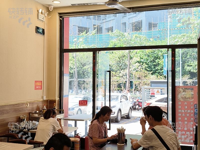 深圳寶安區餐飲店轉讓【11號地鐵終點站D出口處、旁邊有便利店，酒店，免費停車場，大型工業區，對面大型花園小區】