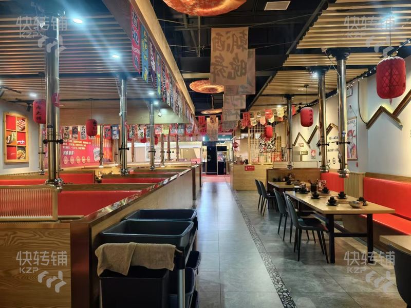 長安‘霄邊大街’炭火燒肉店3.5w低價轉讓【位鼎峰花漫城廣場、屬商場店、電梯旁、人流大，租金可談，免租期超長】
