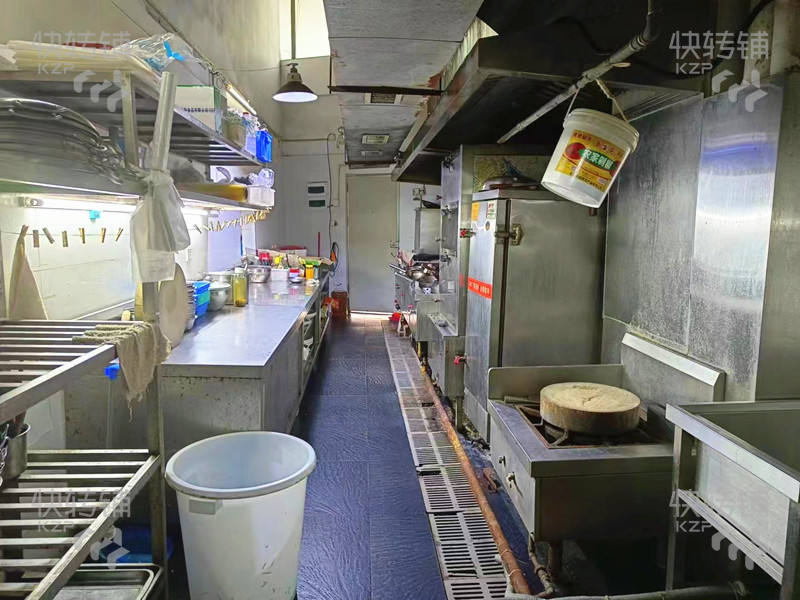 深圳觀瀾餐飲店轉讓【三叉路口處，門口停車方便，多個車位，周邊工業區和住宅密集】