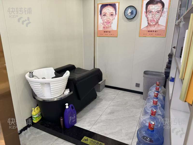 東坑‘中央松湖’美容美發綜合店轉讓【大門出入口位置，高端小區，住宅，工廠環繞，客源穩定，裝修精致】