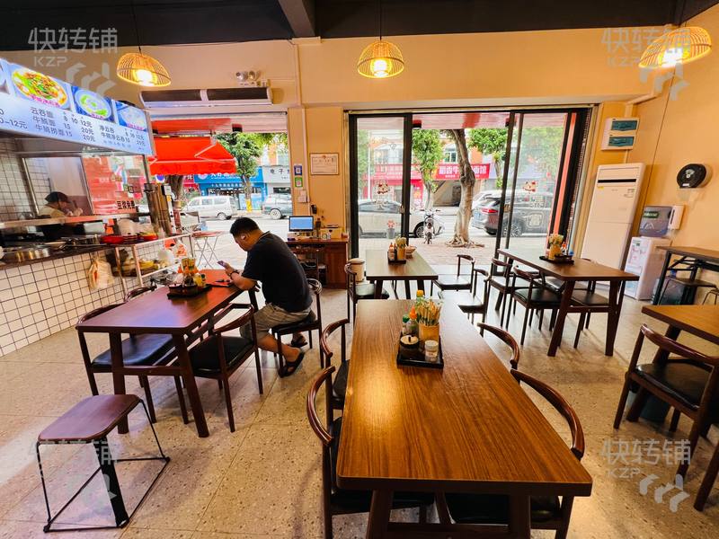 東城‘上三杞新村’快餐店轉讓【臨街鋪面、生意穩定、全新精裝修，可經營奶茶小吃、快餐】