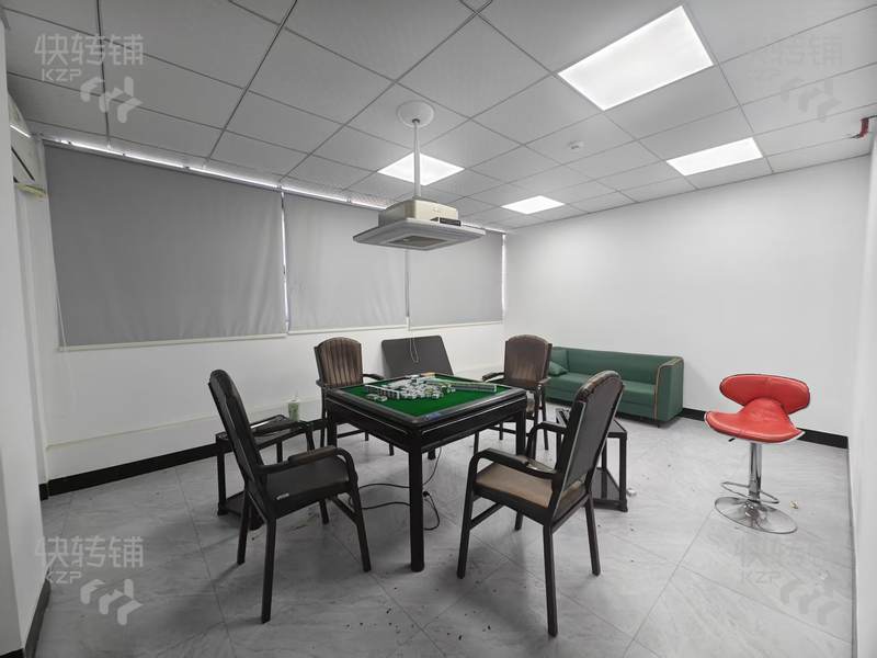 低價轉讓，茶山茶興路臺球棋牌俱樂部轉讓【杰鑫電器二樓，喜悅里對面，靠近樂融薈、茶園商場，消費水平高】可空轉