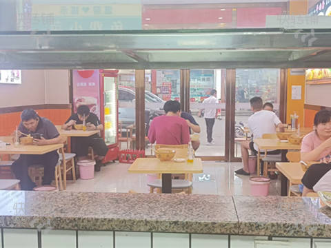 大朗“大井頭”餐飲店轉讓【附近工業區、公寓住宅圍繞，餐飲一條街，消費集中，營業額2000+，合適各種餐飲】