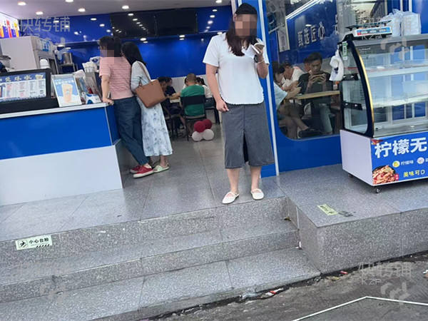 長安“上角”加盟飲品店轉(zhuǎn)讓【全新精裝修、附近工業(yè)區(qū)、住宅圍繞、人流量集中、合適各種飲品小吃】