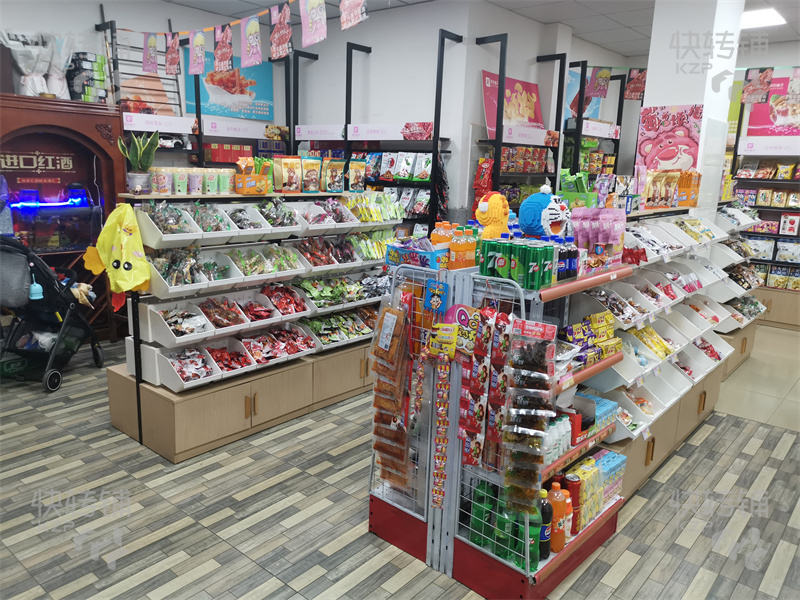 塘廈三正世紀新城加盟零食店空鋪轉讓【雙門面，上下兩層（樓上5間房可住人休息），多個工業(yè)區(qū)、小區(qū)住宅圍繞，門口可外擺或出租】