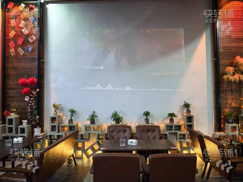 廣州市增城區(qū)‘精釀小酒館’轉(zhuǎn)讓【輔料城商圈、附近公寓、住宅環(huán)繞、人口密集、中高端消費(fèi)】