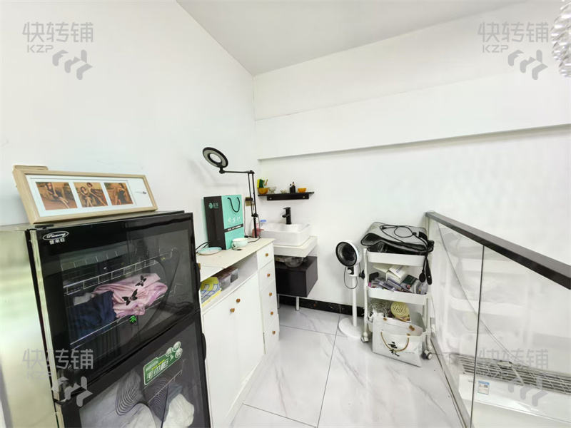 塘廈‘奧園觀瀾譽峰’美甲美容店轉讓【經營5年、小區大門口、周圍小區樓盤圍繞、也可空鋪、什么行業都適合做】