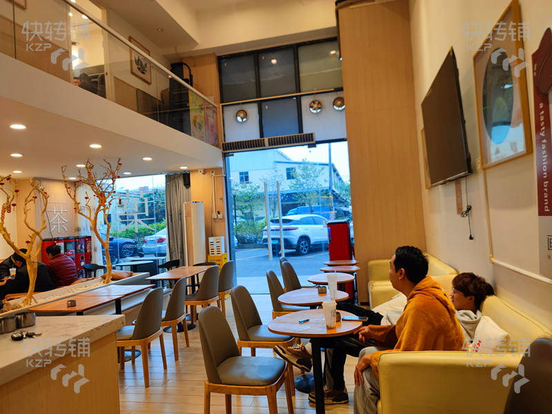 空轉 。已空鋪，茶山茶興路‘畫葉茶’茶飲店轉讓【寫字辦公樓下、對面澤景水果批發(fā)市場、牌子口味好、回頭客多】
