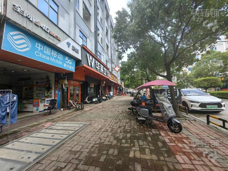 南城“雅園工業路”餐飲店轉讓【經營20年，門口公交站，周邊全是工業區，寫字樓】