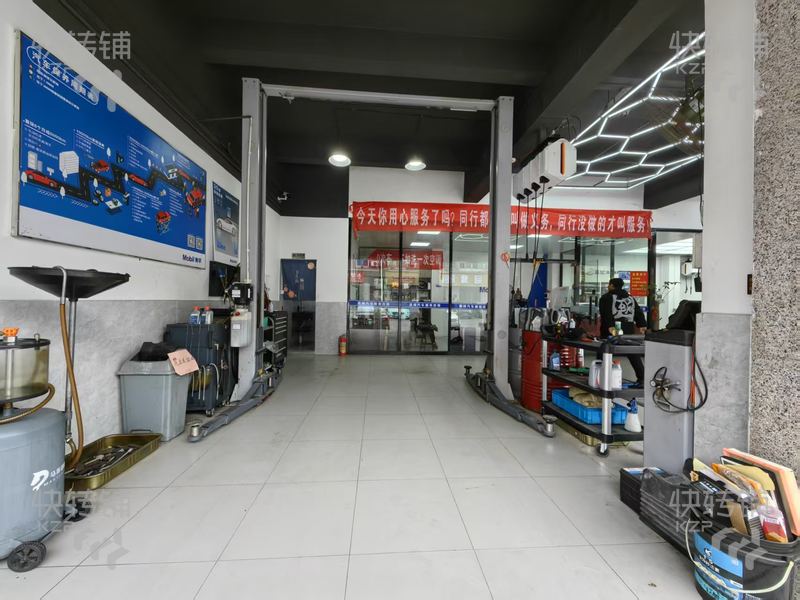 謝崗振興大道‘汽修店’轉讓【交叉口處、每天進店20-30臺車，租金便宜，門口停車位充足】