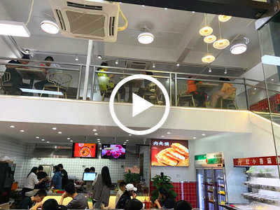 長安地王廣場麻辣燙餐飲店轉讓【出入口位置，旁邊肯德基、購物商場、電影院，門口可出租攤位】可空轉