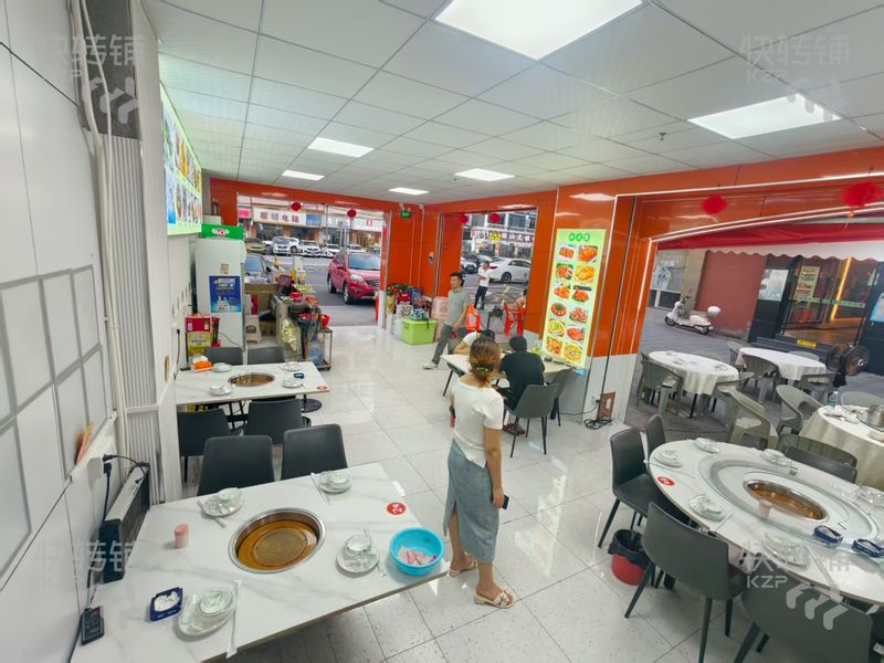 寮步‘紅荔路’夜宵店轉讓（房租打八折目前是5600）【商場路口位置、十字路口、轉角位、美食一條街、正對多個住宅區】