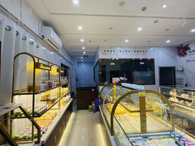 常平萬(wàn)科城烘焙店轉(zhuǎn)讓【嘉榮超市旁、轉(zhuǎn)角位、高端小區(qū)內(nèi)鋪、上萬(wàn)戶(hù)業(yè)主、正對(duì)大型培訓(xùn)班、無(wú)競(jìng)爭(zhēng)】可空鋪