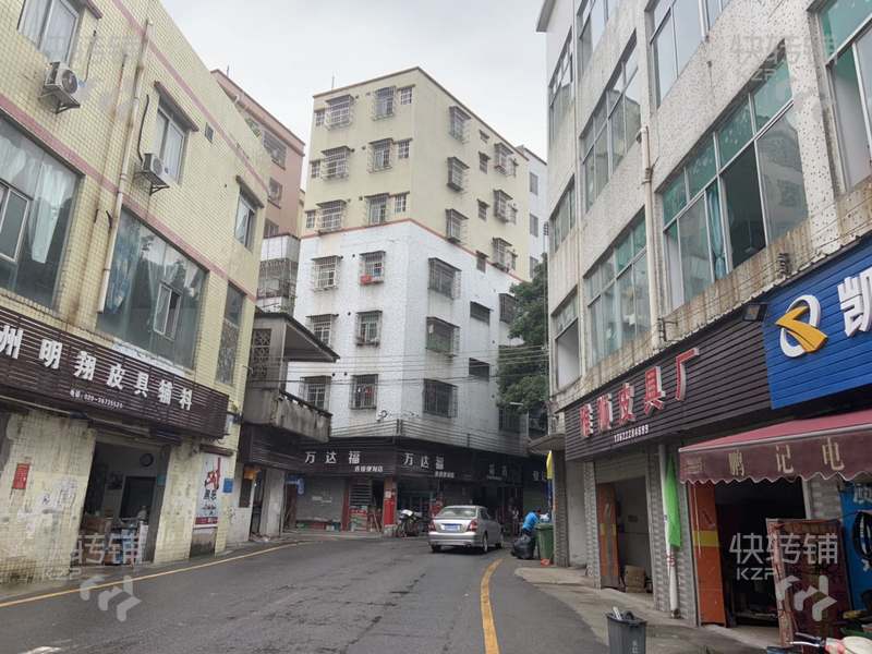 白云临街十字路口餐饮旺铺转让