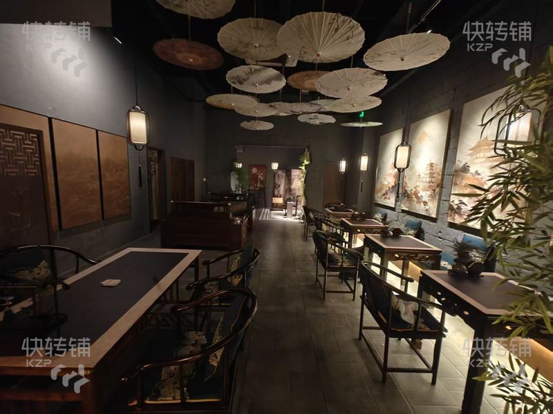 南城‘鴻福路’清吧轉(zhuǎn)讓【高端小區(qū)、寫字樓環(huán)繞、挨著國貿(mào)中心、匯一城、生意穩(wěn)定、精美裝修】可空鋪