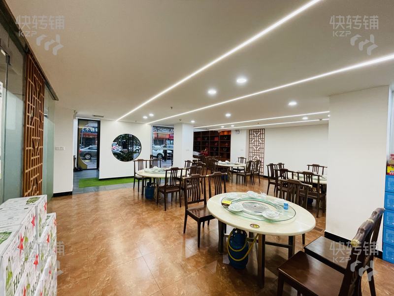 東城“光大路”餐飲轉讓【招牌醒目、裝修新，有車位，周邊住宅小區、適合各餐飲行業入駐】