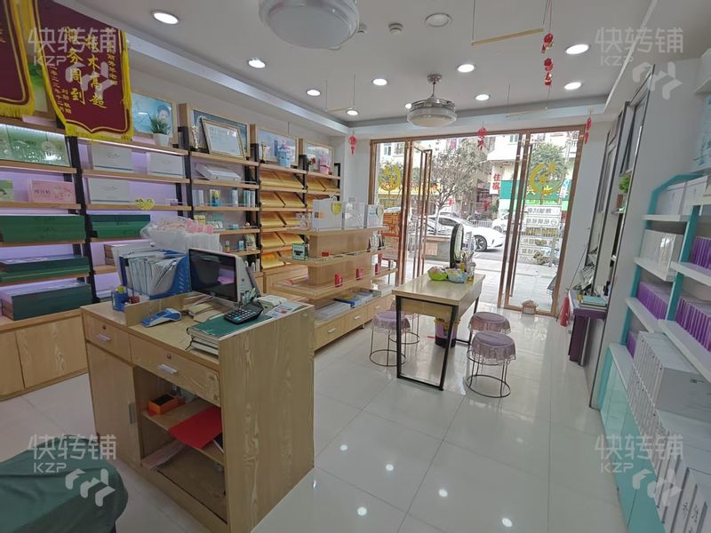 鳳崗雁田水布‘美容美妝店’轉(zhuǎn)讓，可空鋪轉(zhuǎn)【處商業(yè)中心、多個商業(yè)廣場、前店后院格局、益禾堂和蜜雪旁】