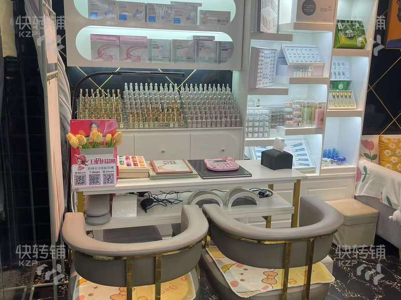 茶山盧邊廣場美容店轉或招美甲美睫合伙人，可空鋪轉【處蜜雪冰城，盧邊廣場入口處，晚上是夜市街】