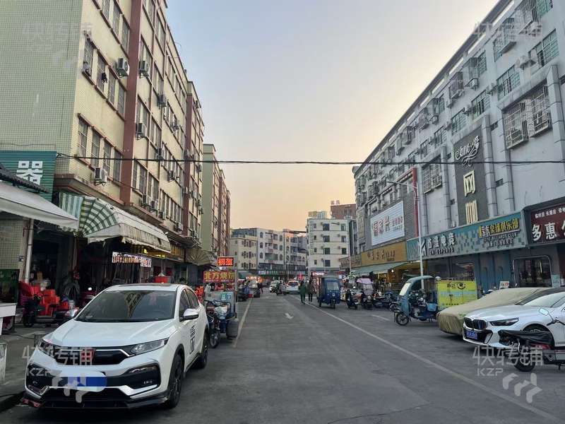 清溪浮崗市場南②門麻辣燙轉讓【市場出入口，美食街地段、人流量大，鄰近多個商場】