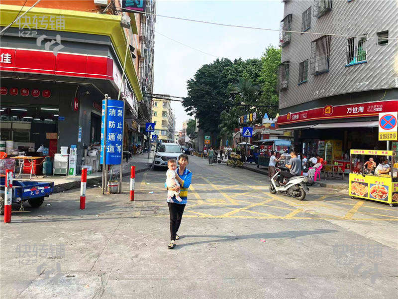 寮步興盛步行街奶茶店轉讓【轉角位+步行街入口處+三叉路口處，斜對面是能恩幼兒園，周邊廠區多】