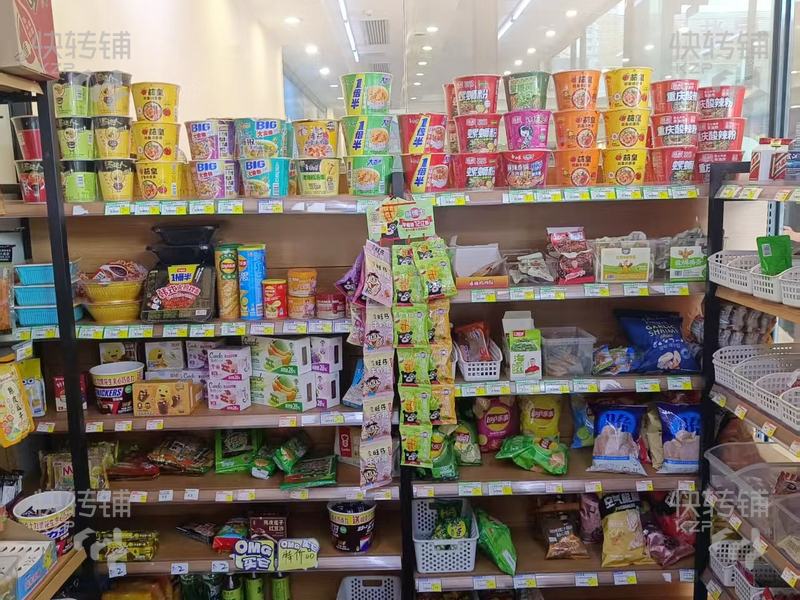 莞城盈鋒廣場24小時(shí)自助便利店轉(zhuǎn)讓【進(jìn)出口門口旁、周邊寫字樓、小區(qū)比較多】