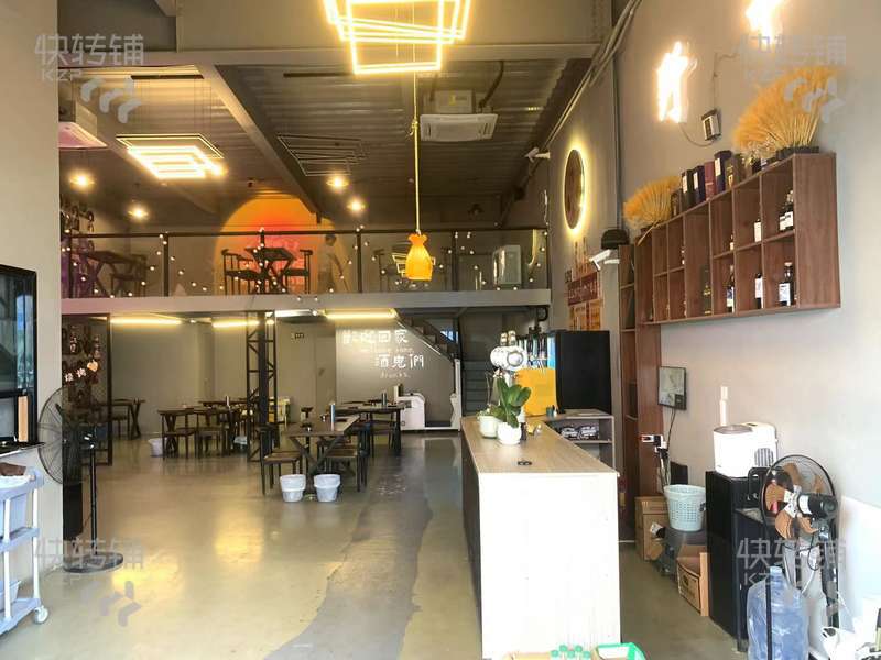 常平天虹烤吧轉讓【住宅小區寫字樓圍繞、周邊商場酒店、人流量大、設備齊全】可空轉