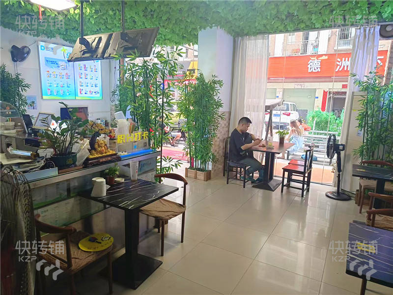 鳳崗永盛北路奶茶店轉讓【小區住宅樓密集、體量大客源集中，多門面招牌醒目，外擺空間充足】