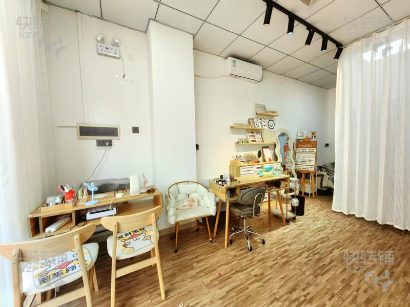 莞城‘學府1號’美甲店轉讓【小區樓下，對面莞城理工學院女士宿舍樓，旁邊理工學院，美食廣場】