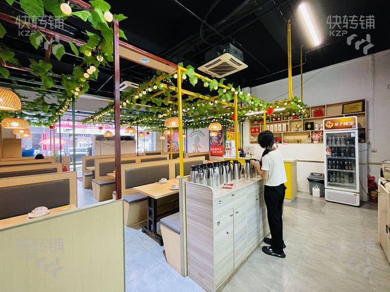 厚街‘珊美大路’餐飲夜宵店轉(zhuǎn)讓【近十字路口、明豐廣場、靠近珊美地鐵口、步行街】