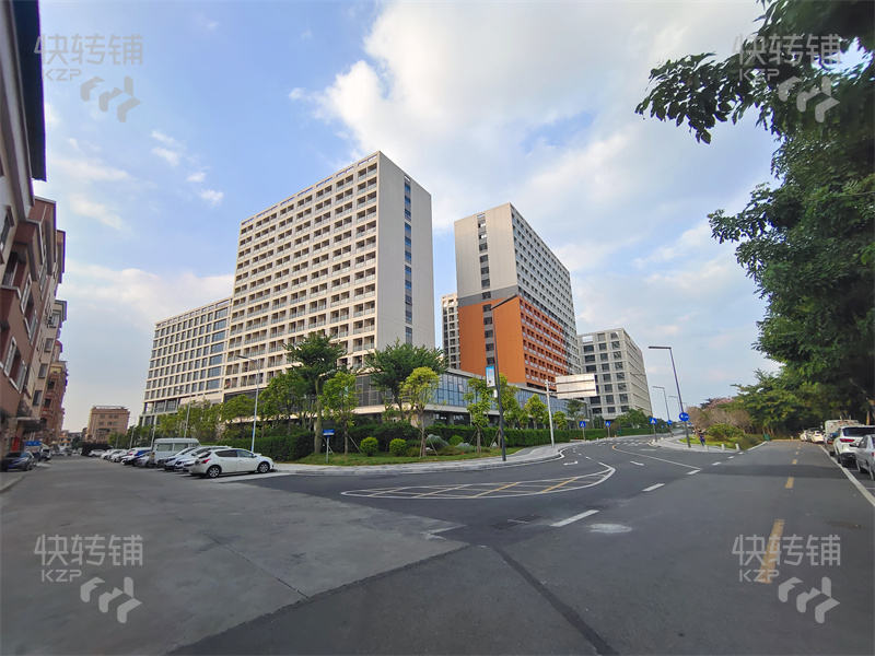 道滘“鑫港灣購物廣場”餐飲店低價轉讓【兩個商場旁、近路口、這邊已建好一個大型工業園，預計人數4-5萬人】可空鋪轉