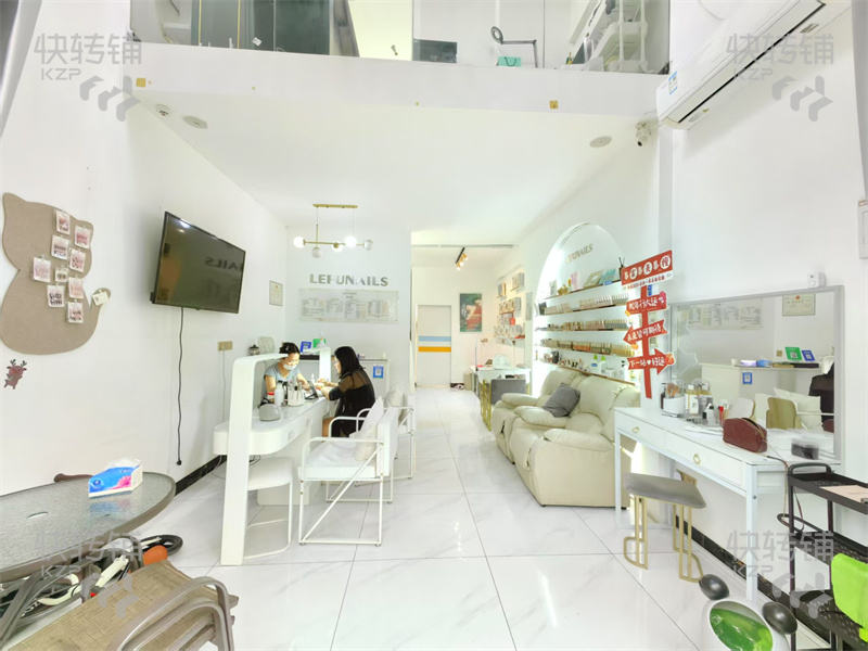 塘廈‘奧園觀瀾譽峰’美甲美容店轉讓【經營5年、小區大門口、周圍小區樓盤圍繞、也可空鋪、什么行業都適合做】