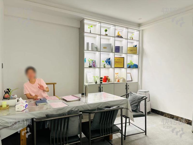 萬江’陽光海岸‘美容養(yǎng)生館轉(zhuǎn)讓【會員400+大型住宅樓下、多個高端小區(qū)、幼兒園】
