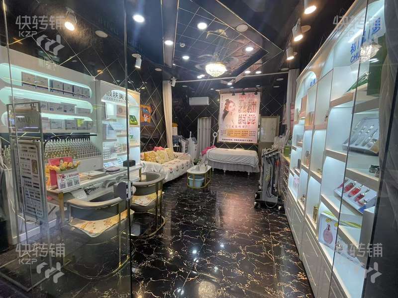 茶山盧邊廣場美容店轉或招美甲美睫合伙人，可空鋪轉【處蜜雪冰城，盧邊廣場入口處，晚上是夜市街】