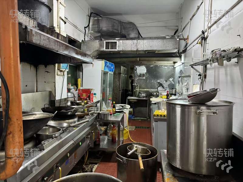 深圳平湖工業大道宵夜火鍋店轉讓【周邊小區公寓住宅，寫字樓，商場，工廠，人流集中，門口外擺區域充足】